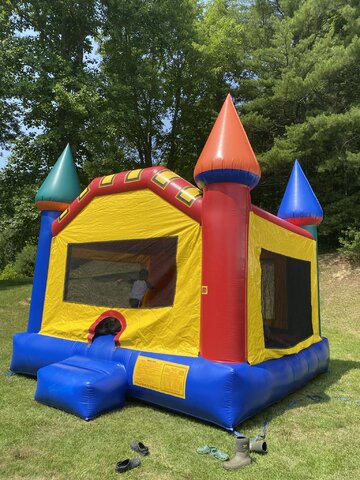 Castle Bouncer (Large) Castle Bouncer (Large)