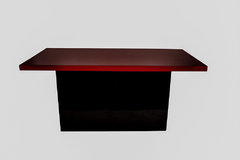 RED TOP BLACK/BASE ACRYLIC TABLE