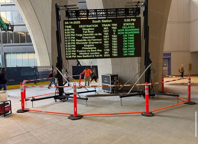 Outdoor LED Wall (Crank Stand Setup) Outdoor LED Wall (Crank Stand Setup)