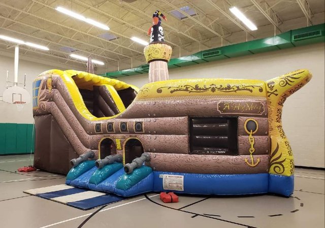 Giant Pirate Ship Bounce Climb and Slide Combo 