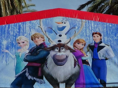 Enjoy your Frozen party with friends