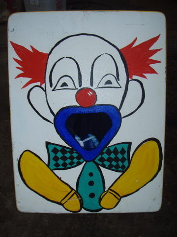 Clown Toss Wooden Carnival Game (pp)