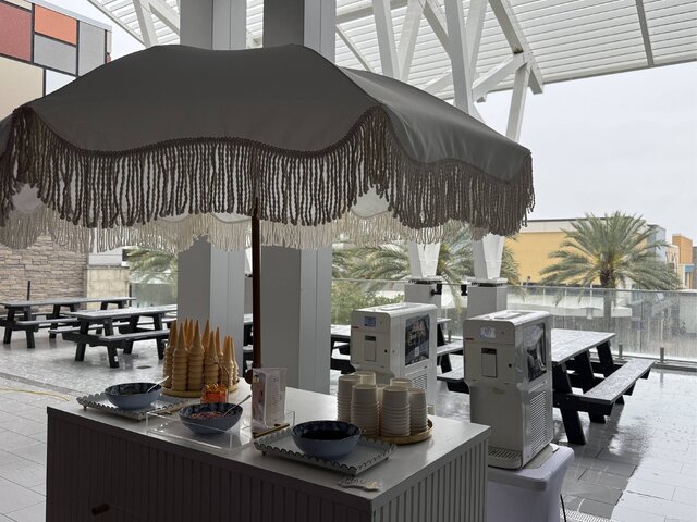 Semi-Outdoor Soft Serve Ice Cream Cart