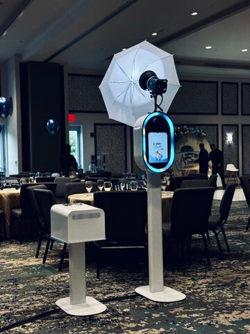 Photo Booth With Magnetic Pictures Photo Booth With Magnetic Pictures