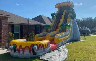 21' T-REX WATERSLIDEBest for ages 5+
