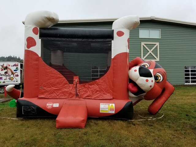 Beagle Belly inflatable bounce house
