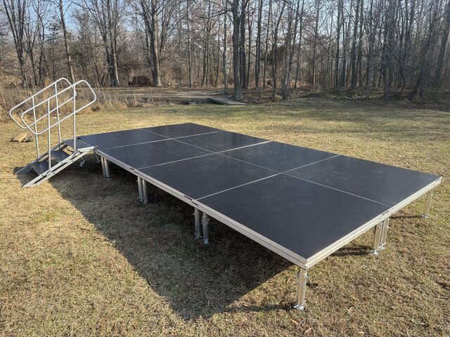 8' x 16' Stage 8' x 16' Stage