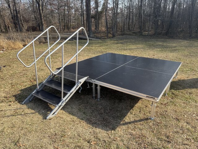 8' x 8' Stage 8' x 8' Stage