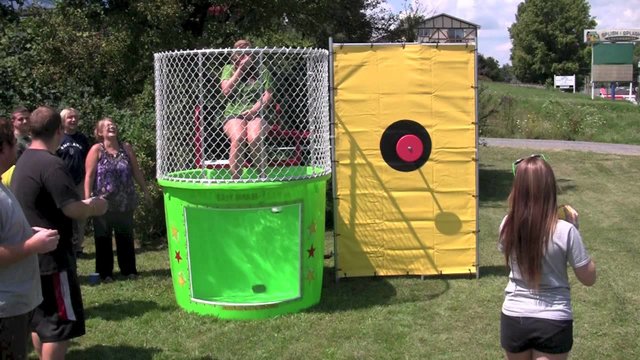 Deluxe Dunk Tank Deluxe Dunk Tank