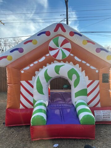 Toddler gingerbread bounce house Toddler gingerbread bounce house