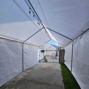 10x20 comes with lights