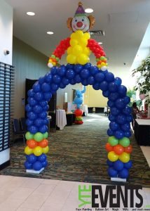 clown  balloon arch