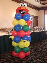 Elmo balloon column