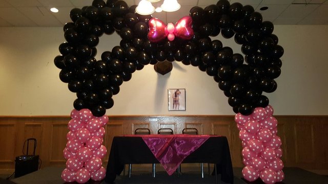 minnie mouse balloon arch