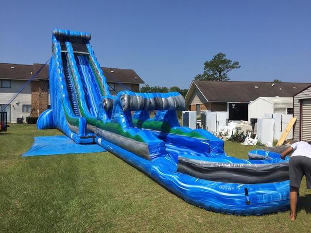 33ft Tsunami Slide w/Slip and Slide 33ft Tsunami Slide w/Slip and Slide