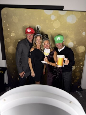 photo-booth-with-attendant photo-booth-with-attendant