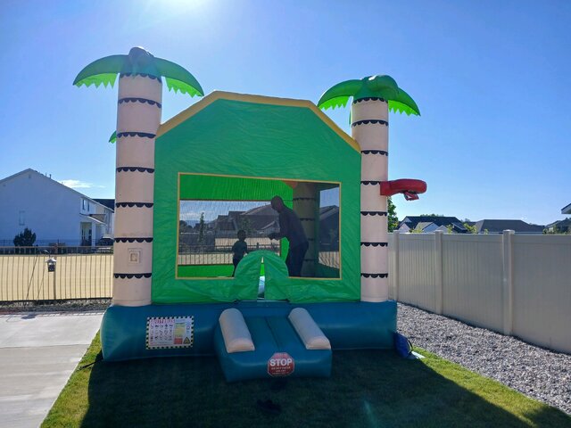 (B) Jungle Bounce House - 19868 (B) Jungle Bounce House - 19868