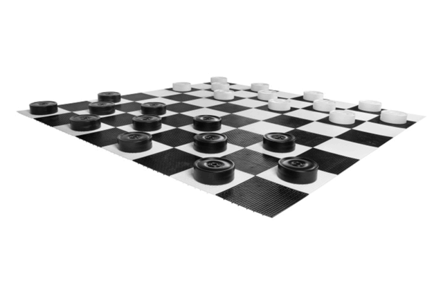 ♦ Giant Checkers