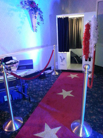 RED CARPET WITH GOLD STARS 10 FOOT
