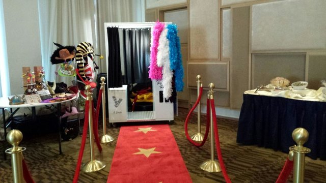 PHOTO BOOTH (PLATINUM PACKAGE 4 HOURS)