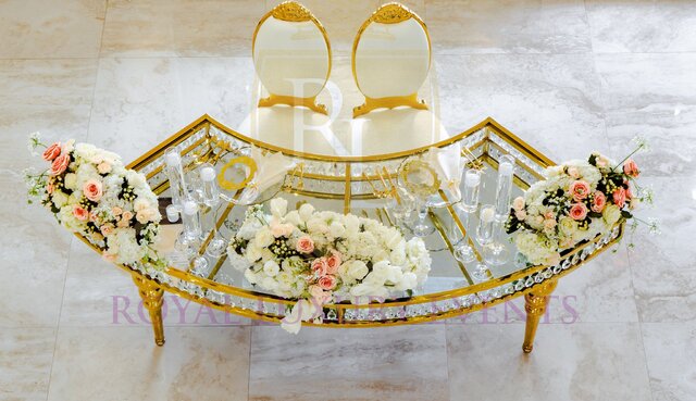 QUATER CURVED SERPENTINE IMPERIAL GOLD AND CRYSTAL GLASS TOP SWEETHEART 