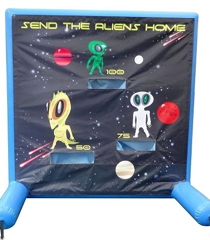 Alien frisbie toss game