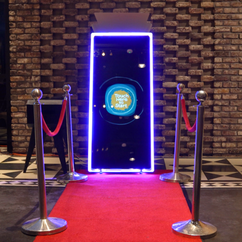 MIRROR ME PHOTO BOOTH MIRROR ME PHOTO BOOTH