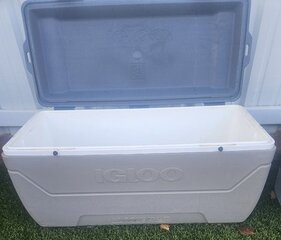 ICE CHEST 64 QUART