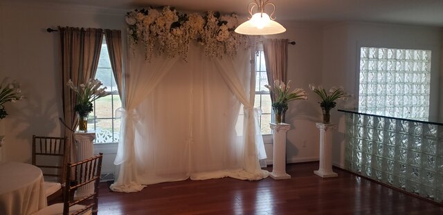 6ft Pipe and Drape with Flowers