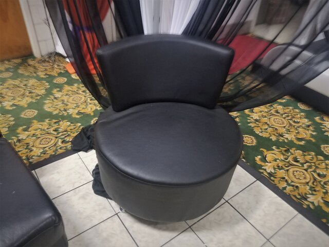 Corner Blk Chair