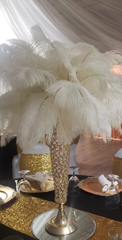 Trumpets vase with White Feathers