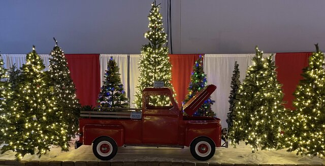C-Christmas Tree Path with Truck