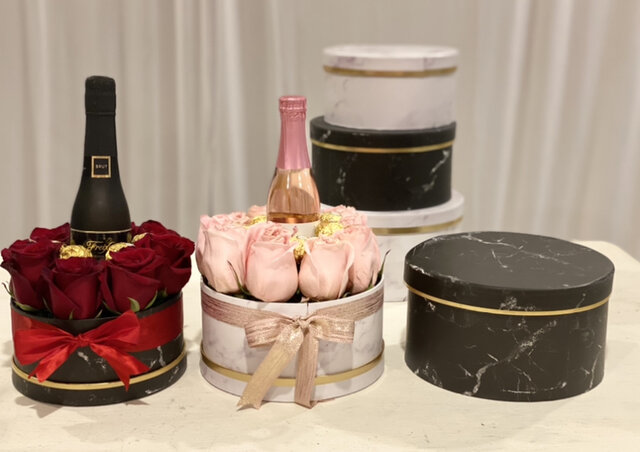 Roses Arrangement with Champagne Roses Arrangement with Champagne