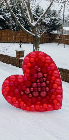 4' MOSAIC HEART WITH BALLOONS 4' MOSAIC HEART WITH BALLOONS