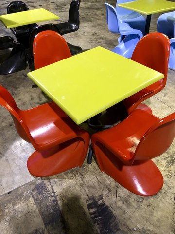 Table/Red Chairs Set Table/Red Chairs Set