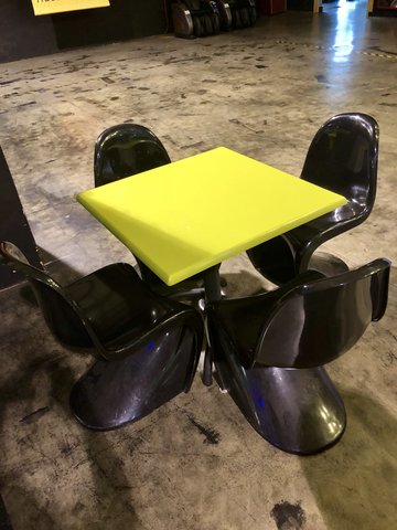 Table/Black Chairs Set Table/Black Chairs Set