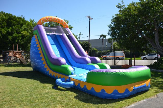 18ft sunrise water slide with pool. Wet or dry. 