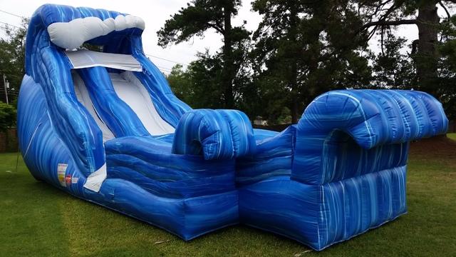 19' wild wave and sports bounce house