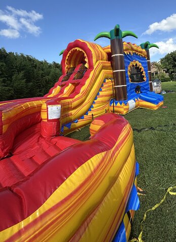 Rasta Curved Dual Lane Bounce House Combo with Splash Pad (Wet or Dry) Rasta Curved Dual Lane Bounce House Combo with Splash Pad (Wet or Dry)