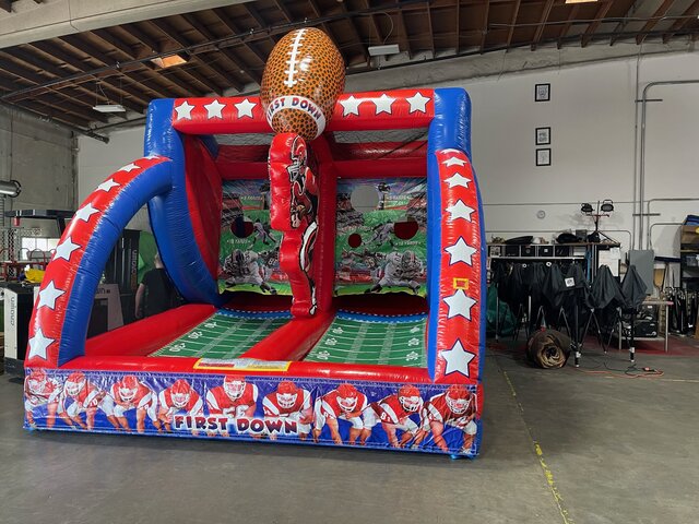 Football toss one on one inflatable