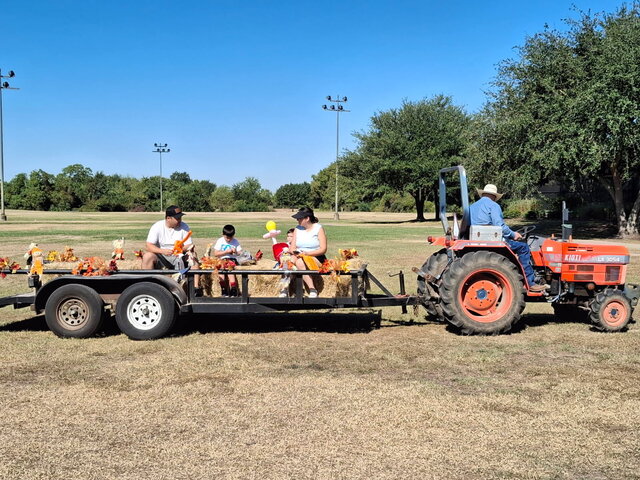 Hay Ride - Tractir Pulled Hay Ride - Tractir Pulled