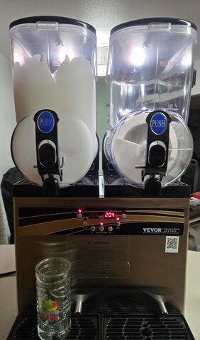Double Barrel Frozen Drink Machine with 2 free 1/2 gallondrink mixes Double Barrel Frozen Drink Machine with 2 free 1/2 gallondrink mixes