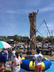 Rock Climbing Wall + 1 Bungee Trampoline