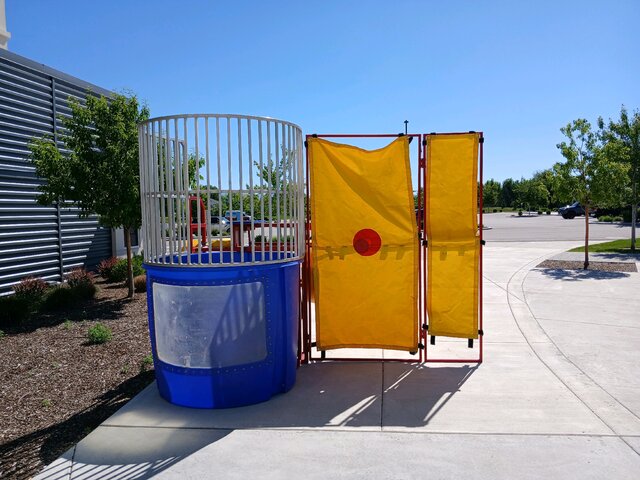 (C) Trailer Dunk Tank - UT (C) Trailer Dunk Tank - UT