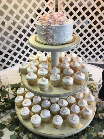 Crossroads Catering- Wedding Cake