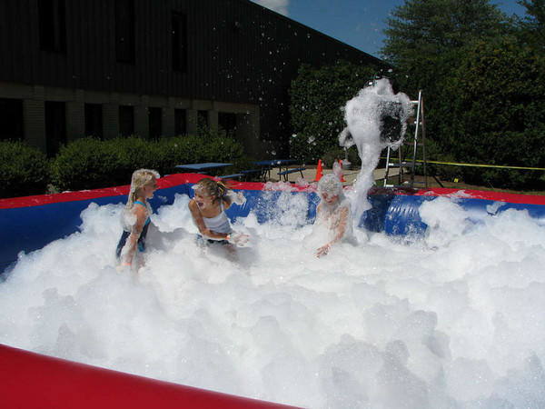 Inflatable Foam Pit with Foam Machine