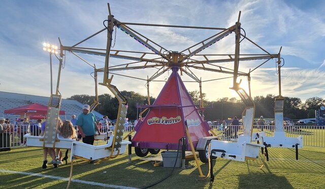 Ultra Twister Ballistic swing amusement ride rental