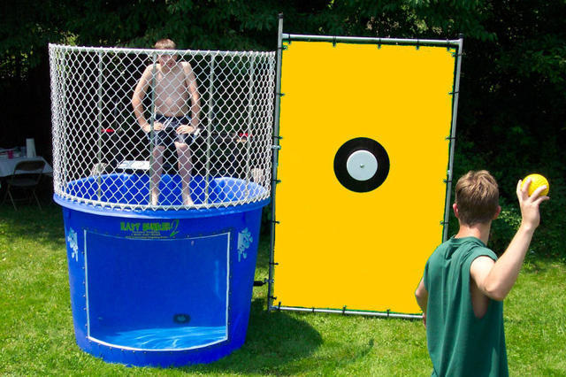 Easy Dunker (colors may vary, need 6ft gate)