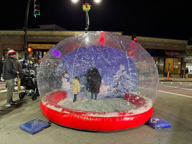 Giant Snow Globe Photo Experience – Outdoor Rental