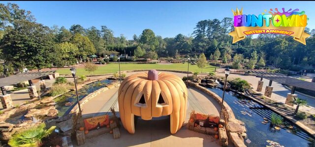 Pumpkin Tunnel Entrance/Photo Ops